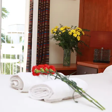 Otel Globos 2*